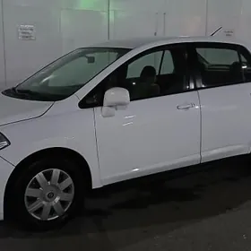Nissan Tiida 2011
