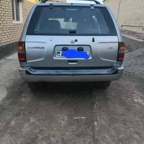 Nissan Pathfinder 1999