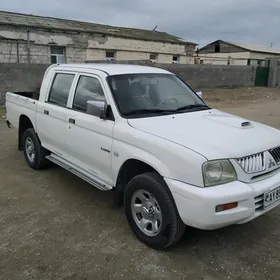 Mitsubishi L200 2004