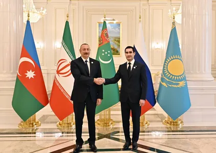 Президент Туркменистана поздравил Азербайджан с Днём независимости