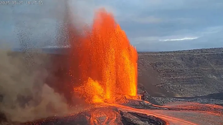 Gawaýdaky Kilauea wulkany atylyp başlady: ol 300 metr beýiklige lawa zyňýar