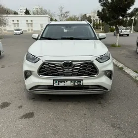 Toyota Highlander 2021