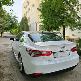 Toyota Camry 2022