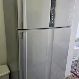HITACHI Holodılnık
