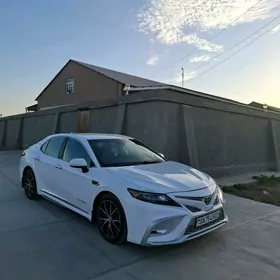 Toyota Camry 2021