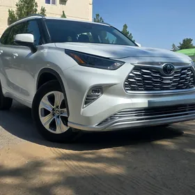 Toyota Highlander 2021