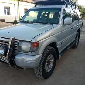 Mitsubishi Montero 1995