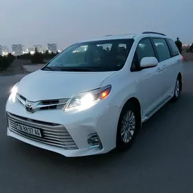 Toyota Sienna 2015