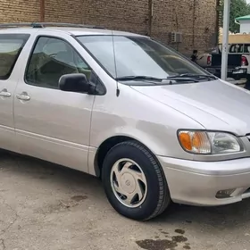 Toyota Sienna 2001