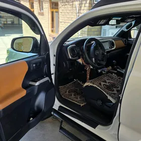 Toyota Tacoma 2017