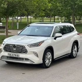 Toyota Highlander 2021