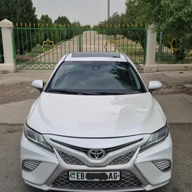 Toyota Camry 2018