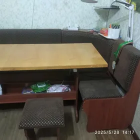 kuhonnyy ugolok + taburet