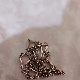 gyzyl bolt