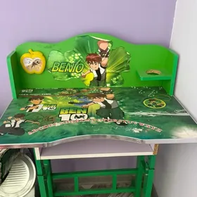 Стол и шкаф