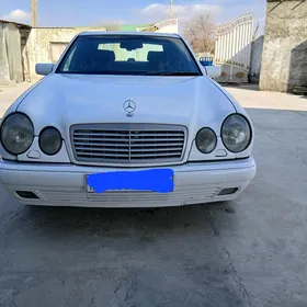Mercedes-Benz E320 1996