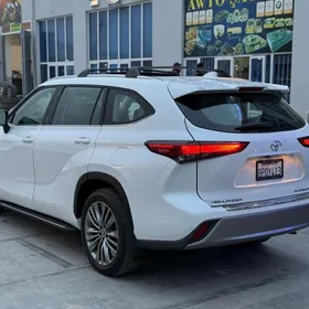 Toyota Highlander 2021