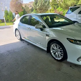 Toyota Camry Hybrid 2020