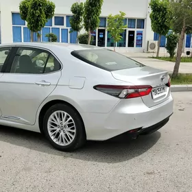 Toyota Camry Hybrid 2021