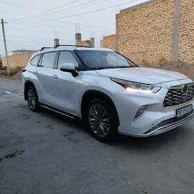 Toyota Highlander 2022