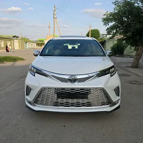 Toyota Sienna 2023