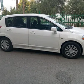 Nissan Versa 2012