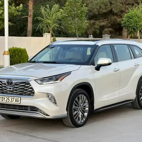 Toyota Highlander 2021
