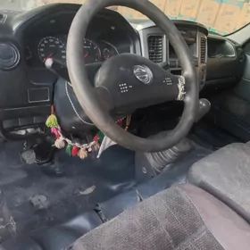 Nissan Urvan 2008