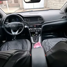 Hyundai Elantra 2019