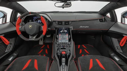 20 seýrek «Lamborghini Centenario» rodsterinden biri rekord baha – 5,2 mln ýewro satuwa çykdy