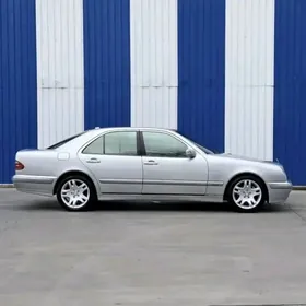 Mercedes-Benz E320 1999