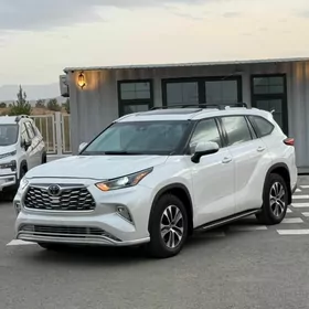 Toyota Highlander 2021