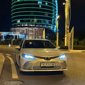 Toyota Camry 2021