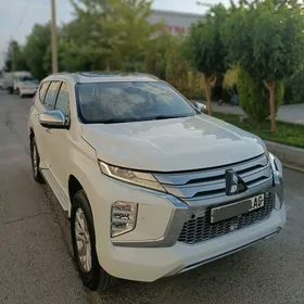 Mitsubishi Pajero 2020