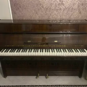 pianino Petrof