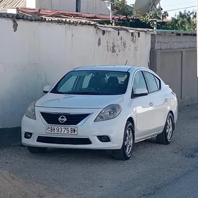 Nissan Versa 2012