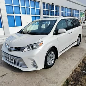 Toyota Sienna 2020