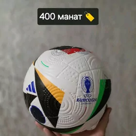 Новый футбольный мяч