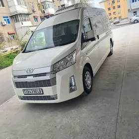 Toyota Hiace 2022