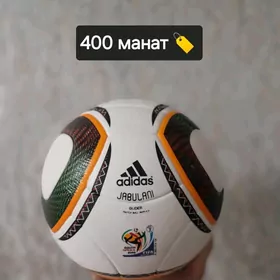Новый футбольный мяч