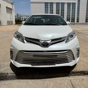 Toyota Sienna 2020