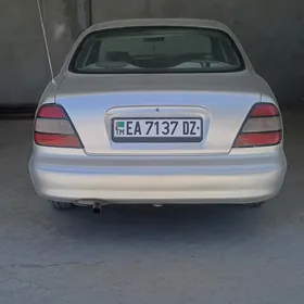 Daewoo Leganza 1998