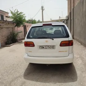 Toyota Sienna 1999
