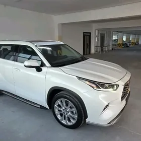 Toyota Highlander 2021