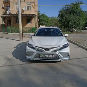 Toyota Camry 2021