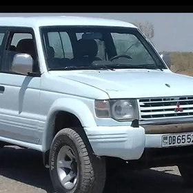 Mitsubishi Montero 1996