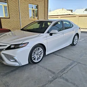 Toyota Camry 2021