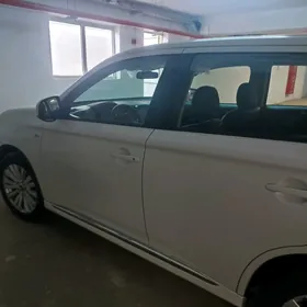 Mitsubishi Outlander 2022
