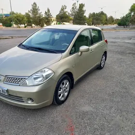 Nissan Tiida 2006