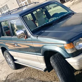 Mitsubishi Montero 1999